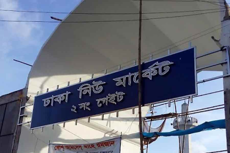 Traders Shut New Market Chadni Chowk Gausia Market After Fire At New is-stock-market-open-today-tradepa