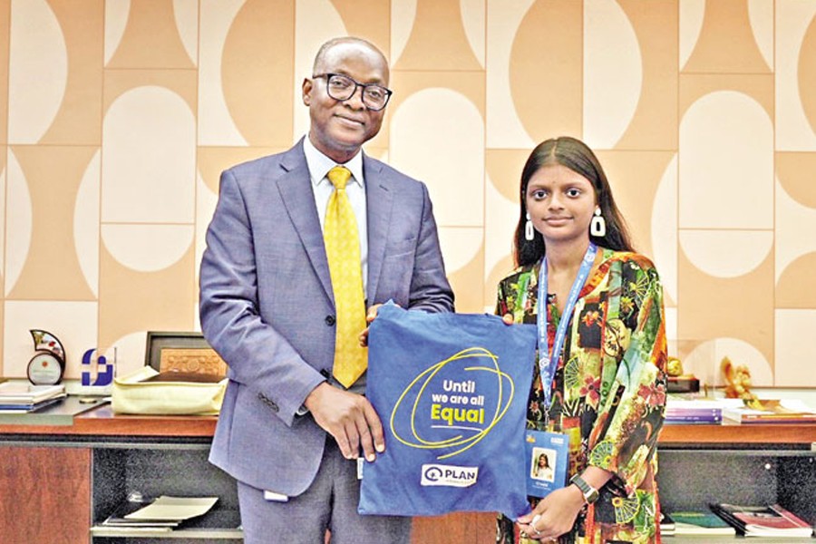 WB Country Director Abdoulaye Seck posed with Khushi, the 7th grader who took over symbolic position of the WB Country Director for a day recently