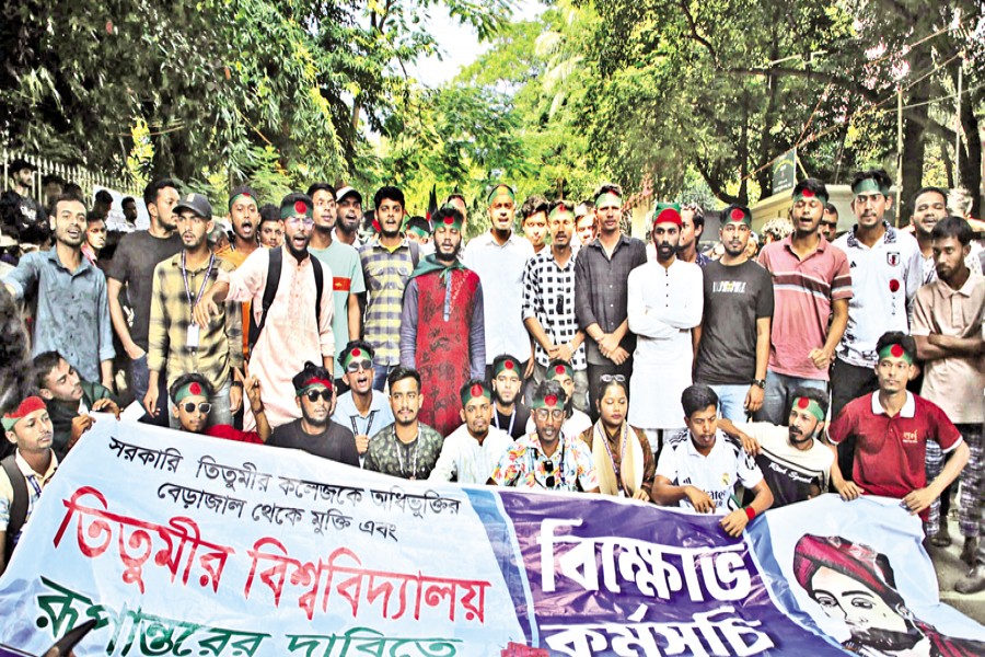 Students of Government Titumir College staged a demonstration on the college campus at Mohakhali in the capital on Tuesday, demanding upgrading the college to a university