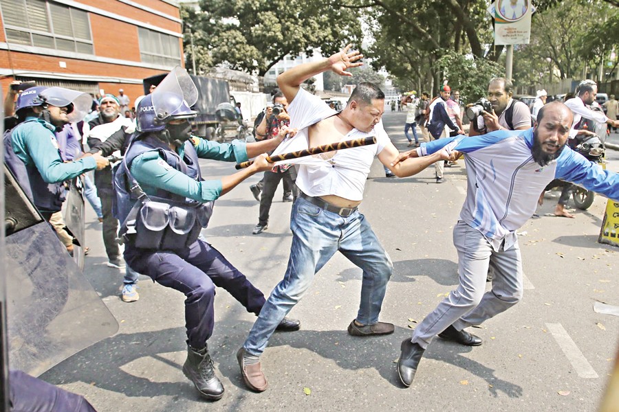 Law enforcers use truncheons on the sacked policemen as they were trying to stage a sit-in in front of the Secretariat in the city on Thursday to demand their reinstatement. They were dismissed during the autocratic rule of Awami League on various charges. — FE Photo