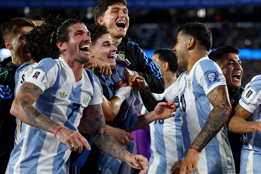 Argentina's Rodrigo De Paul, Julian Alvarez and Cristian Romero celebrate after qualify to the World Cup 2026 — Reuters photo
