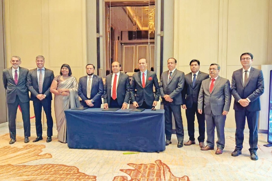 Momin Ul Islam, chairman of the Dhaka bourse; Rajeeva Bandaranaike, CEO of the Colombo exchange, and Farrukh H. Sabzwari, managing director & CEO of the Pakistan bourse, signed an agreement recently to share resources between them to stregthen the regional markets.
