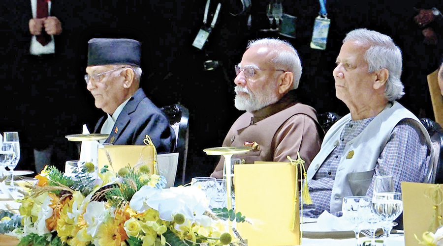 Chief Adviser Prof Muhammad Yunus, Indian Prime Minister Narendra Modi and other BIMSTEC leaders join the official dinner of BIMSTEC Summit, hosted by the Prime Minister of Thailand, at Shangri-La Hotel in Bangkok on Thursday. — PID