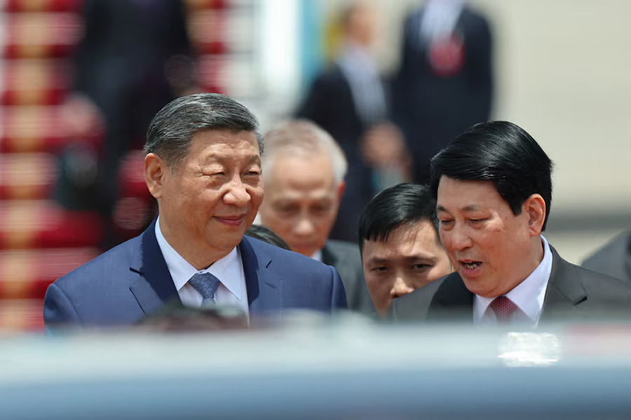 Chinese President Xi Jinping speaks with Vietnam's President Luong Cuong, as he arrives for a two-day state visit, at Hanoi's Noi Bai International Airport, Vietnam on April 14, 2025 — Reuters photo