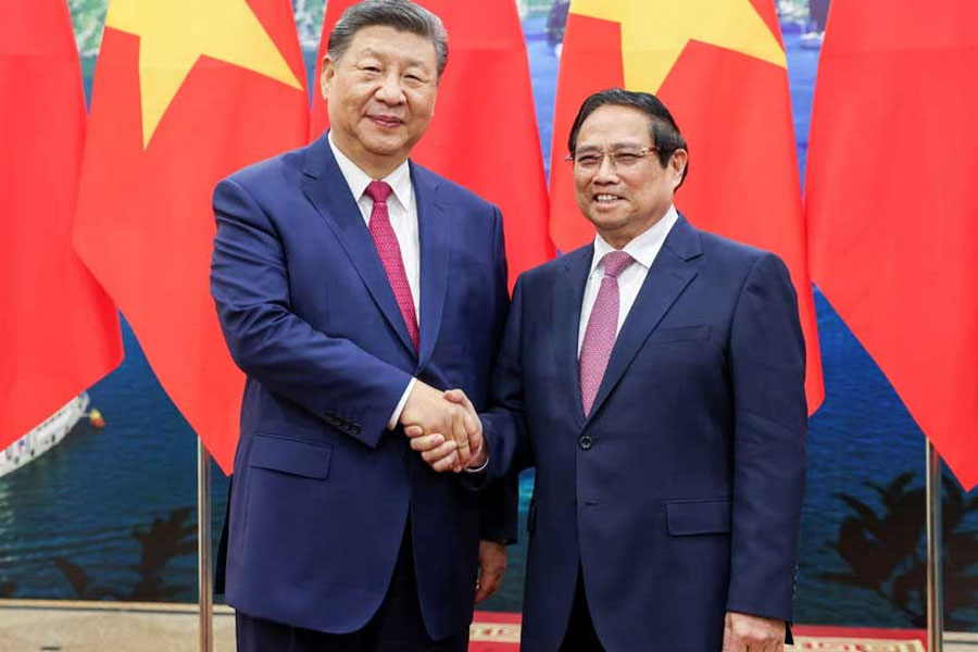 Vietnamese Prime Minister Pham Minh Chinh, right and Chinese President Xi Jinping shake hands at the Office of the Party Central Committee in Hanoi, Vietnam, Monday, Apr 14, 2025.