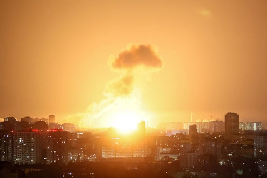 An explosion of a ballistic missile lights up the sky over the city during a Russian missile and drone strike, amid Russia's attack on Ukraine, in Kyiv, Ukraine April 24, 2025.
