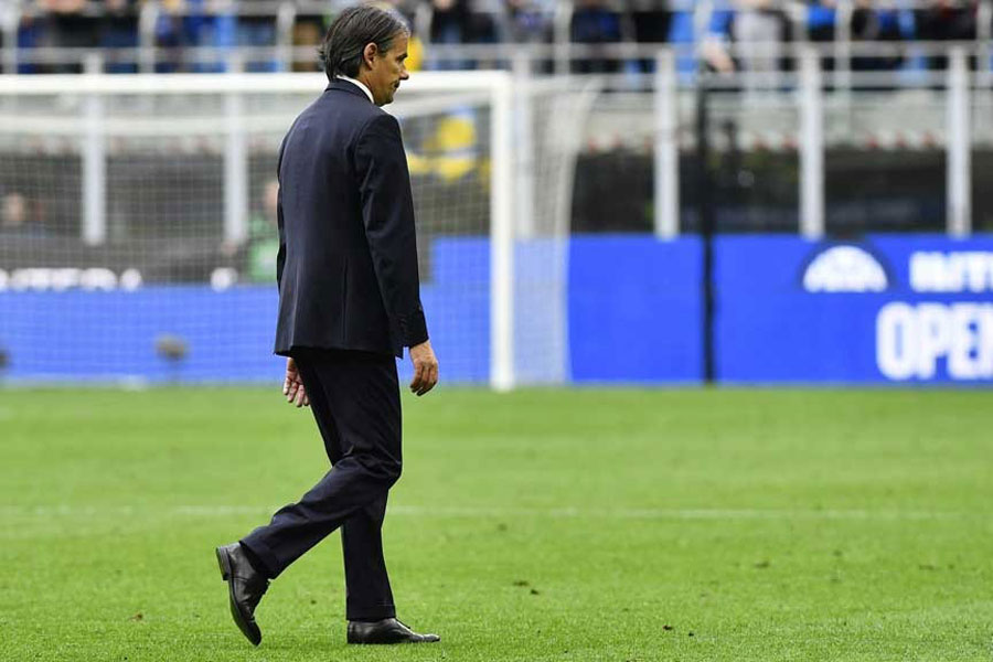 Serie A - Inter Milan v AS Roma - San Siro, Milan, Italy - April 27, 2025 Inter Milan coach Simone Inzaghi looks dejected after the match REUTERS/Massimo Pinca