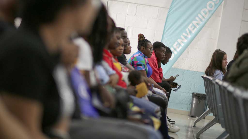 Migrants wait at the government-run Center for Attention to Irregular Migrants (CAMI) to apply for a permit to continue their journey through Honduras toward the US border, in Danli, Honduras, Apr 22, 2025. REUTERS/Leonel Estrada