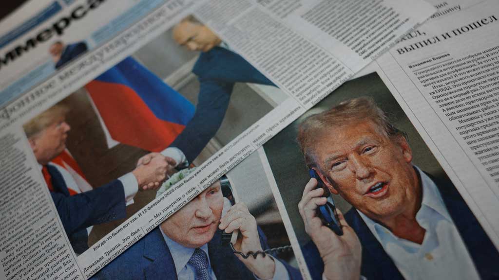 Daily newspapers with covers, dedicated to the recent phone call of Russian President Vladimir Putin and US President Donald Trump, are laid out at a newsstand in a street in Moscow, Russia, Feb 13, 2025. Photo: Reuters