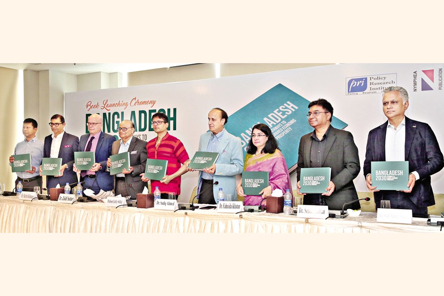 Distinguished personalities hold the copies of a book titled 'Bangladesh 2030: Pathways to Shared Economic Prosperity' at a discussion marking the launch of the book at a city hotel on Saturday. Special Envoy on international affairs to the chief adviser Lutfey Siddiqi, prominent business leader Syed Nasim Manzur, Executive Director of SANEM Dr Selim Raihan, CPD Executive Director Dr. Fahmida Khatun, economist Sadiq Ahmed, who authored the book, and Chairman of PRI Dr Zaidi Sattar were present, among others.— FE Photo