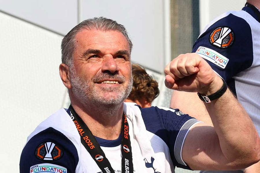 Europa League - Tottenham Hotspur Victory Parade - London, Britain - May 23, 2025 Tottenham Hotspur manager Ange Postecoglou during the victory parade Action Images via Reuters/Matthew Childs