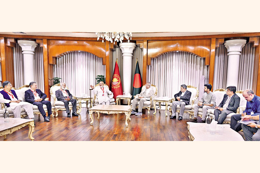 A delegation of BNP led by its Standing Committee Member Khandaker Mosharraf Hossain meets Chief Adviser Professor Muhammad Yunus at the State Guesthouse, Jamuna, on Saturday evening. — Photo collected                               Story on Page 1