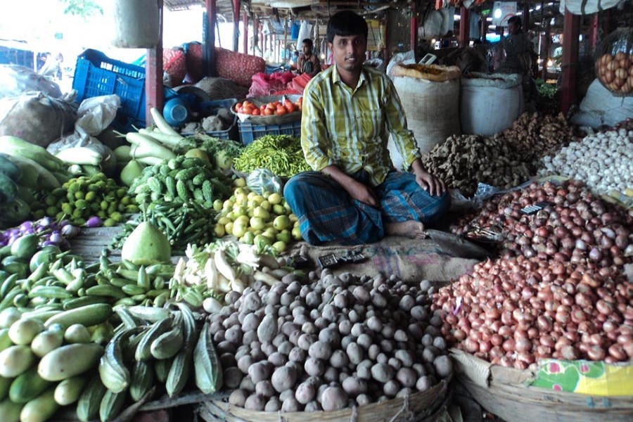 A partial view of a local kitchen market in Joypurhat. The photo was taken on Sunday. — FE Photo