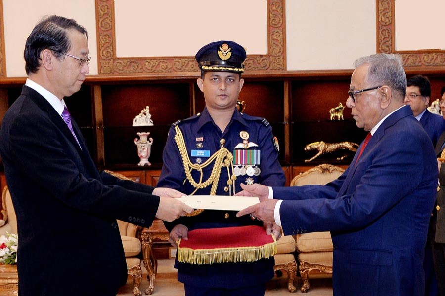 Newly appointed Japanese Ambassador in Bangladesh Hiroyasu Izumi presents his credentials to President Md Abdul Hamid at Bangabhaban on Tuesday. — PID Photo