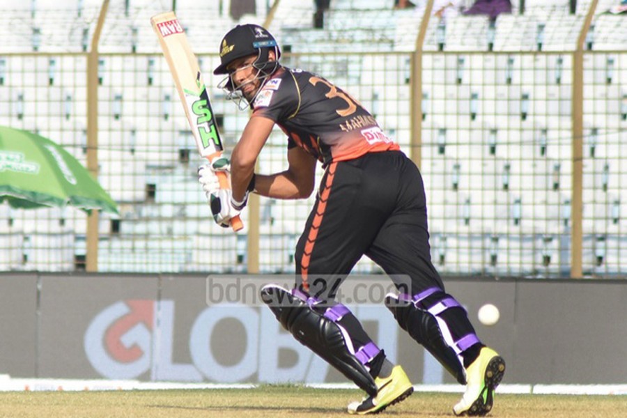 Khulna Titans' skipper Mahmudullah Riyad plays a shot during their match against Rangpur Riders in the 5th BPL T20 at the Zahur Ahmed Chowdhury Stadium in Chittagong on Friday. — bdnews24.com