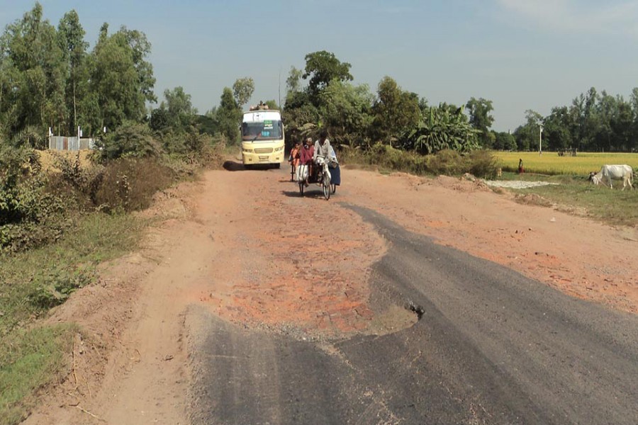 A partial view of the dilapidated Sirajganj-Enayetpur link road in Sirajganj. The photo was taken on Tuesday. — FE Photo