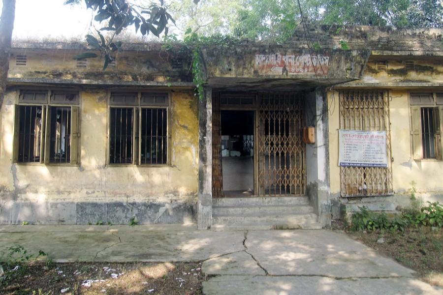 The weird condition of the Adamdighi post office building. — FE photo