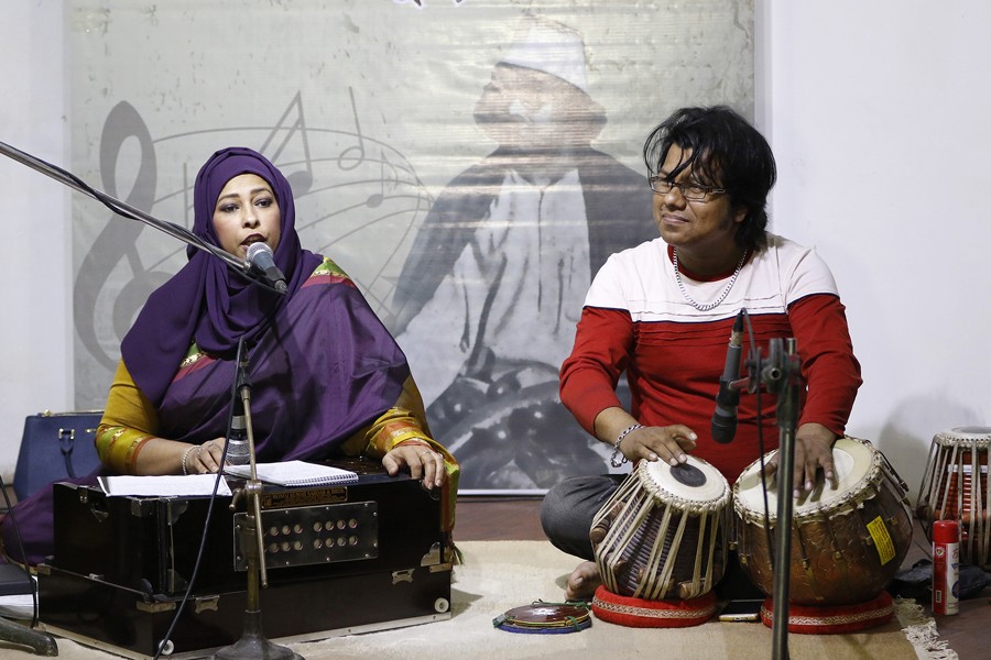 Shamshy Faruque Shimky is performing at DiponPur in Dhaka. — Collected