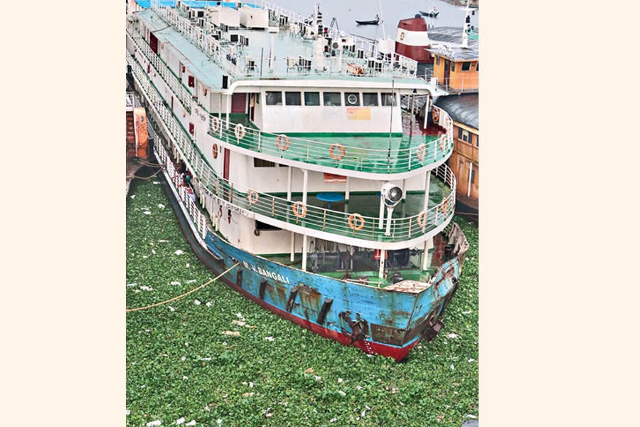 MV Bangali anchored at Badamtali — FE photo