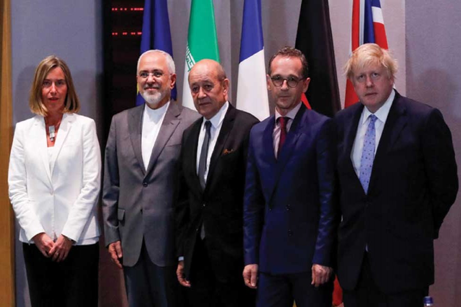 Iran's Foreign Minister Mohammad Javad Zarif (second from left) takes part in a meeting with Britain's Foreign Secretary Boris Johnson (first from right), German Foreign Minister Heiko Maas (second from right), French Foreign Minister Jean-Yves Le Drian (third from right) and EU High Representative for Foreign Affairs Federica Mogherini (first from left), in Brussels, Belgium, on May 15, 2018. — Photo: Reuters