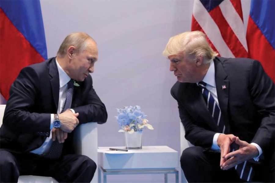 Russia's President Vladimir Putin talks to US President Donald Trump during their bilateral meeting at the G20 summit in Hamburg, Germany, July 07, 2017. —Photo: Reuters