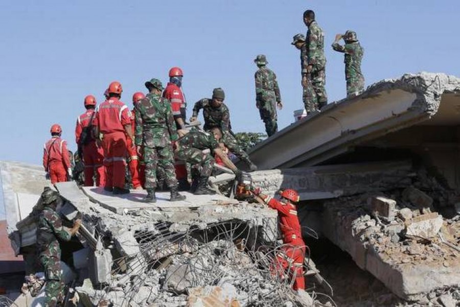Rescuer teams continue to search for victims in the collapsed Jamiul Jamaah Mosque in Bangsal, North Lombok, Indonesia, on Aug. 8, 2018. | Photo Credit: AP