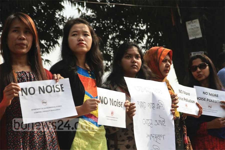 A group of students and members of several organisations demonstrate in front of the Abahani grounds in Dhaka's Dhanmondi on January 23, 2018, demanding effective action by the government against sound pollution in the name of functions after 10pm in the capital. —Photo: bdnews24.com