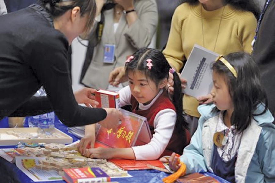 Children participate in UN Headquarters' celebration of Chinese Language Day on April 20, 2018, where books and games were on offer. —Photo: Xinhua