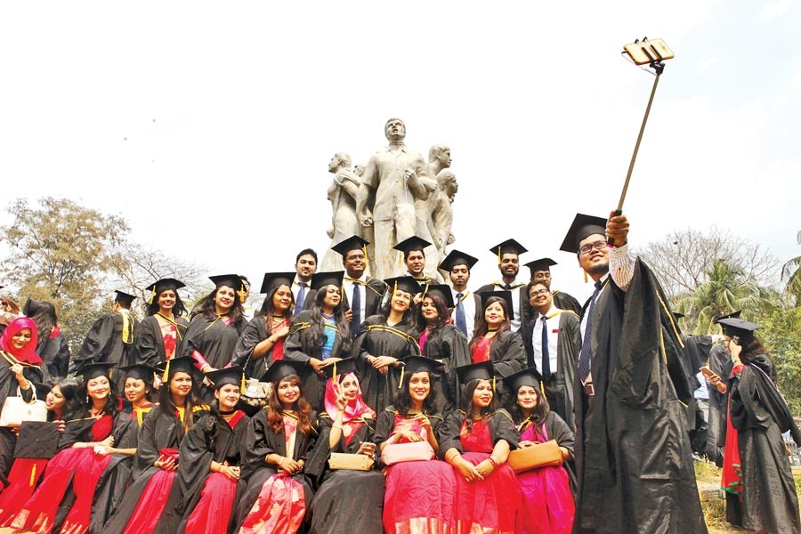 Today's graduates aim to be bureaucrats -FE file photo