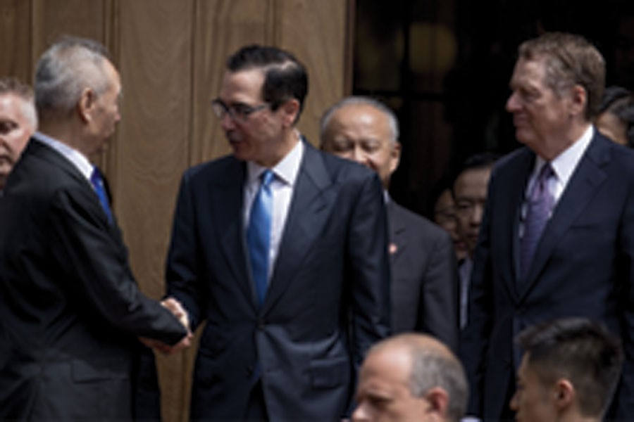 Chinese Vice Premier Liu He talks with US Treasury Secretary Steven Mnuchin and Trade Representative Robert Lighthizer as he leaves trade talks in Washington on May 10, 2019. —Photo: Reuters