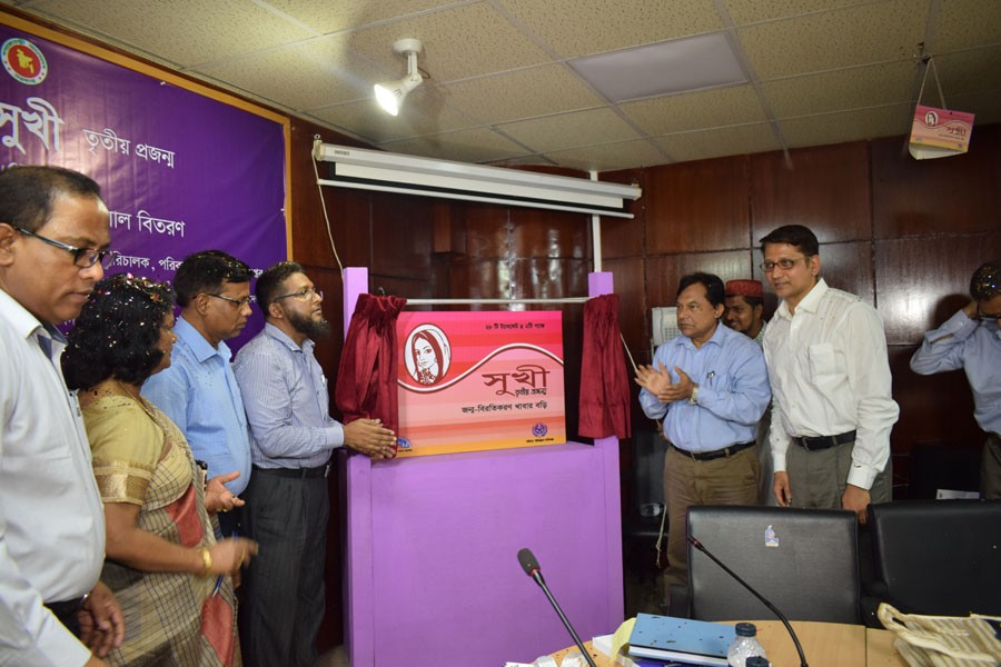 Kazi Mustafa Sarwar, DG of Directorate General of Family Planning (DGFP), Md Sarwar Bari, line director (Family planning field services delivery unit), and other guests are seen at the launching ceremony of contraceptive pill ‘Shukhi 3rd Generation’ in the capital on Tuesday