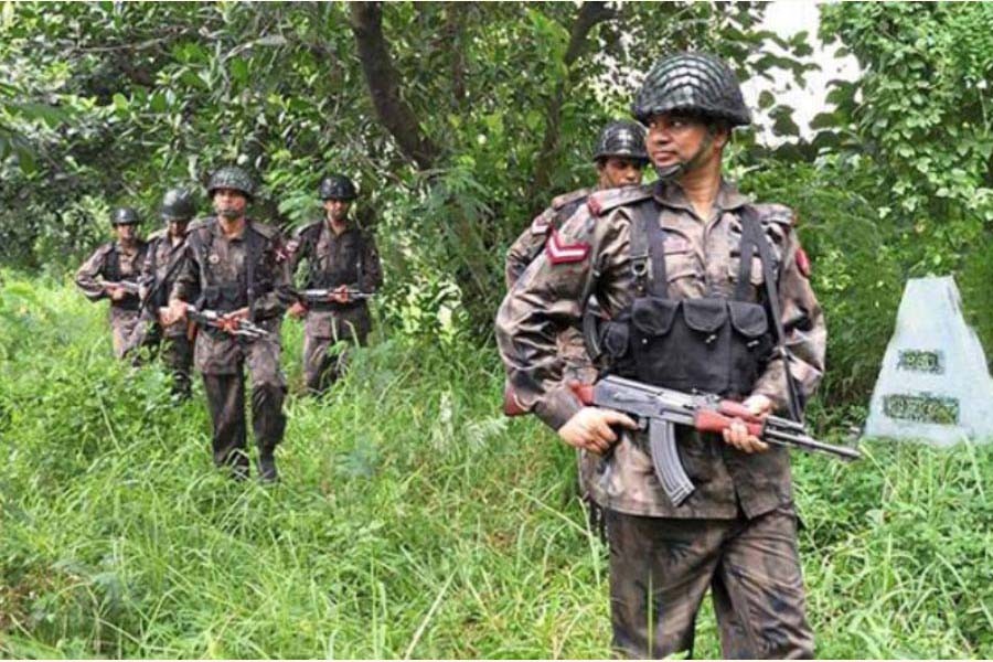 BGB patrolling along the Rajshahi frontier following the imposition of red alert throughout the border — FE Photo