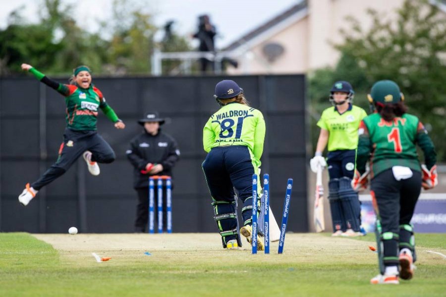 Bangladesh's bowler Jahanara Alam celebrating after getting wicket of Ireland's Waldron in the first semifinals at Forthill in Dundee on Thursday — ICC