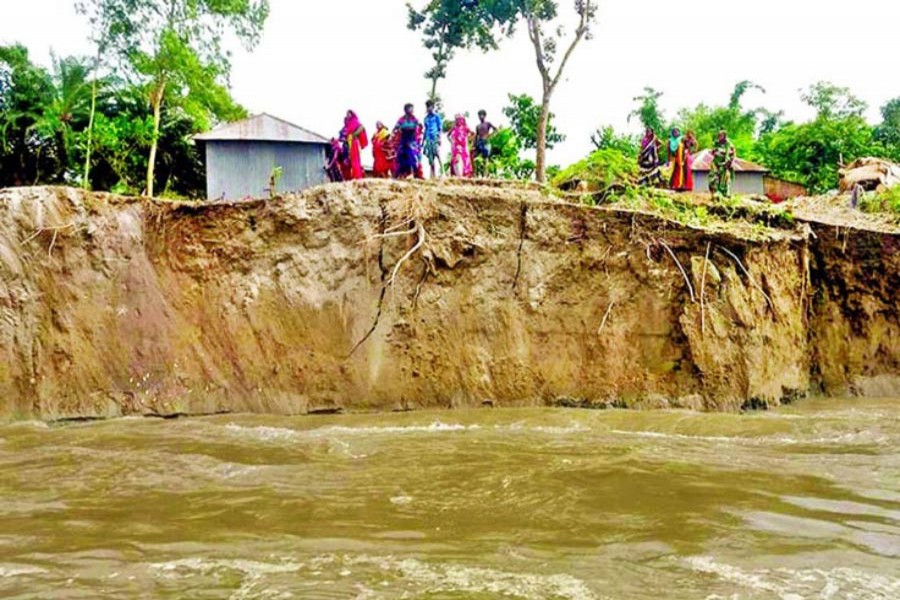 Erosion by the Jamuna river at Chouhali point in Sirajganj district has taken a serious turn. The photo was taken on Monday — FE Photo