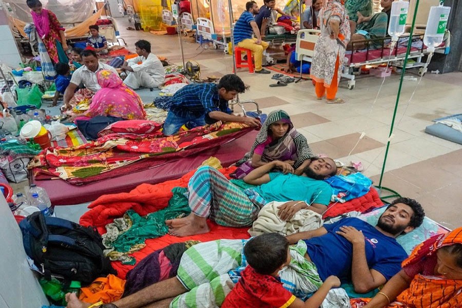 This recently taken photo shows the scenario of dengue patients at a hospital (Photo: UNB)