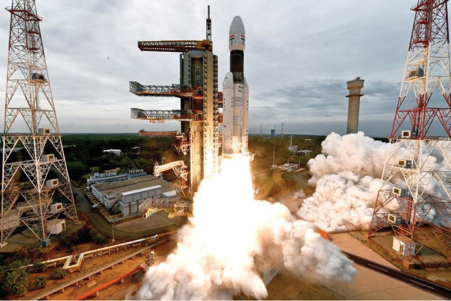 India's Geosynchronous Satellite Launch Vehicle Mk III-M1 blasts off carrying Chandrayaan-2 from the Satish Dhawan space centre at Sriharikota, India on July 22, 2019. —Photo: Indian Space Research Organisation Handout via Reuters
