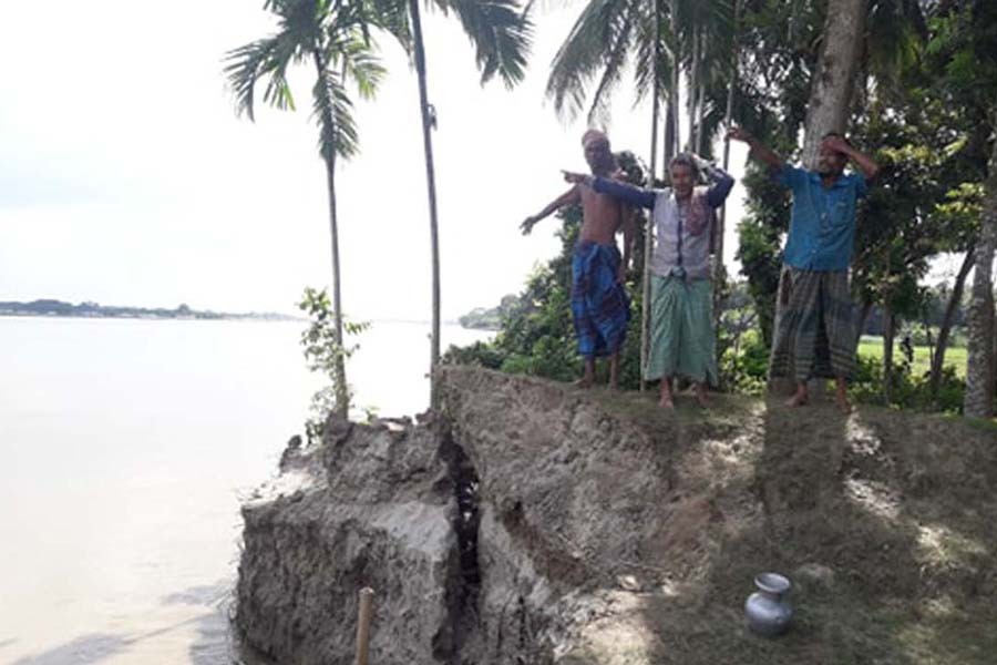 Erosion by the Madhumati river has taken a serious turn at Volanathpur village under Mohammadpur upazila in Magura district — FE Photo