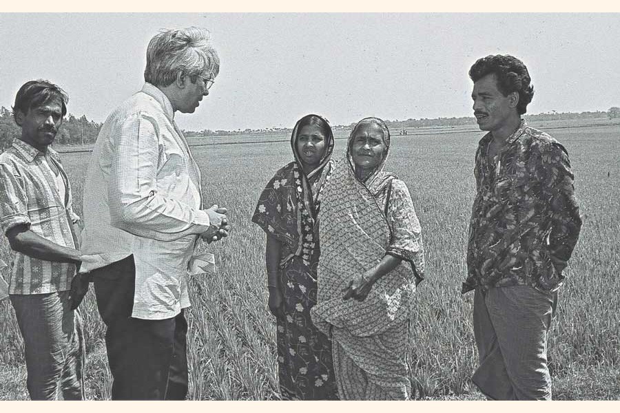 Brac founder Sir Fazle Hasan Abed talking to some of the NGO's beneficiary farmers during a field visit. —Photo: Brac