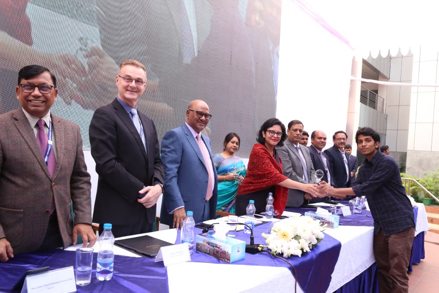 - BGMEA President Dr Rubana Huq, the Chief Guest of the Spring 2020 semester orientation programme gave awards to six students who topped in the admission tests
