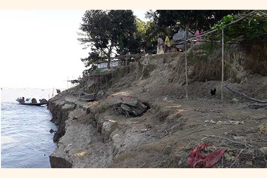 Erosion by the Dhanu river under Khaliajuri upazila of Netrakona district takes a serious turn — FE Photo
