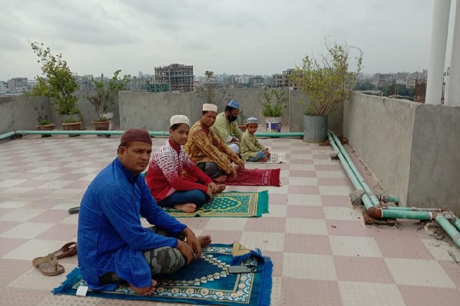 A view of some people who are about to offer Eid-al-Fitr prayers on Monday maintaining social distancing on the roof of the building they stay at in Dhaka city instead of going to mosques due to coronavirus fears. — Collected Photo via Facebook