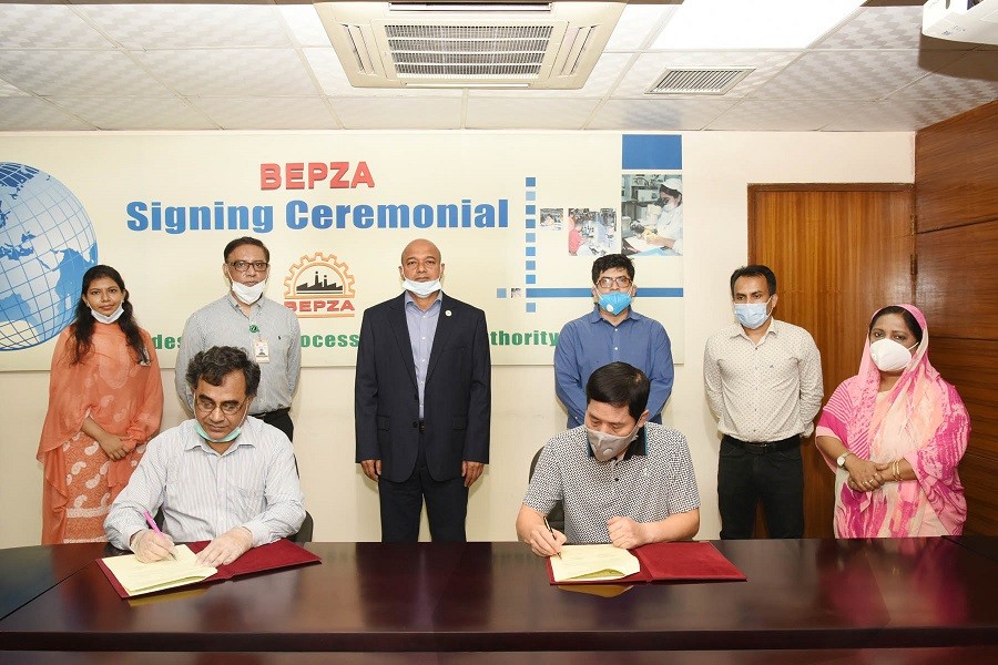 A view of a deal signing ceremony recently held in Dhaka between South Korea’s Giant BD Co Ltd and Bangladesh Export Processing Zone (BEPZA). — Photo Courtesy: BEPZA