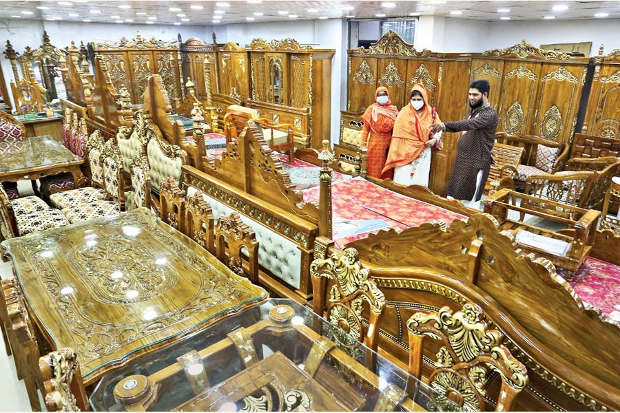 With the coronavirus pandemic taking its toll on every sector of business, furniture sales have also dropped significantly. This photo of a furniture outlet was taken in Shahjahanpur area of the city on Monday — FE photo by KAZ Sumon