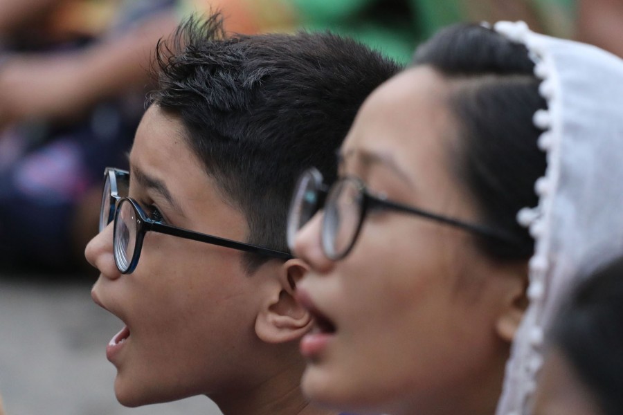 Young people are chanting slogans at a protest meeting in Dhaka —FE Photo