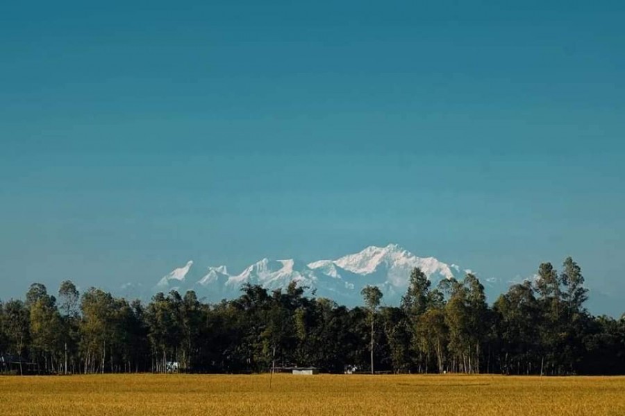 Kangchenjunga peak seen from Tetulia of Panchagarh district