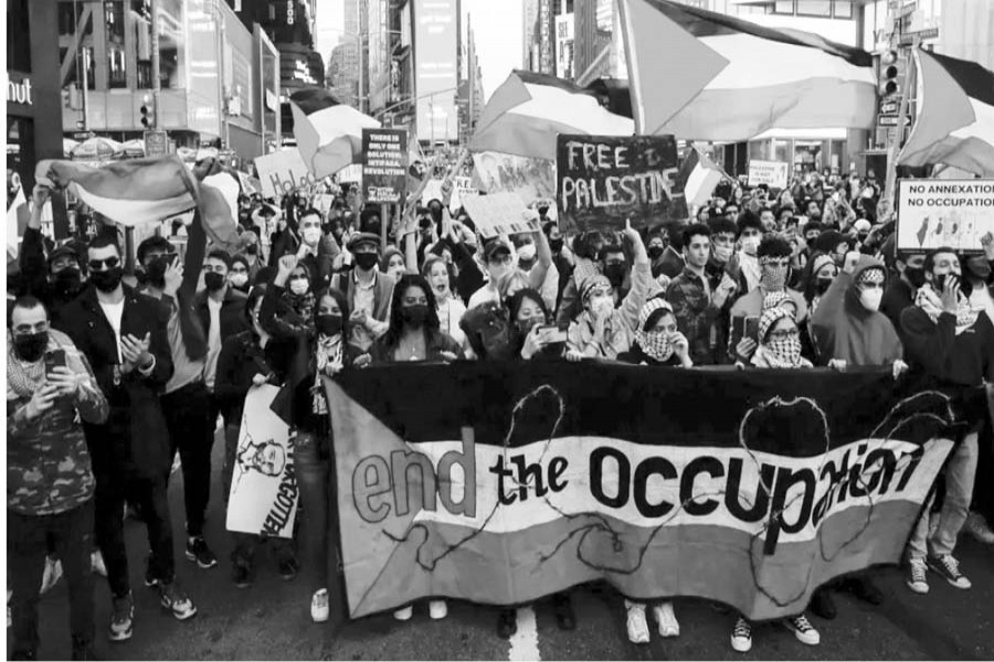 Demonstrators march on Times Square in New York city to express their solidarity with the Palestinians. --Reuters photo